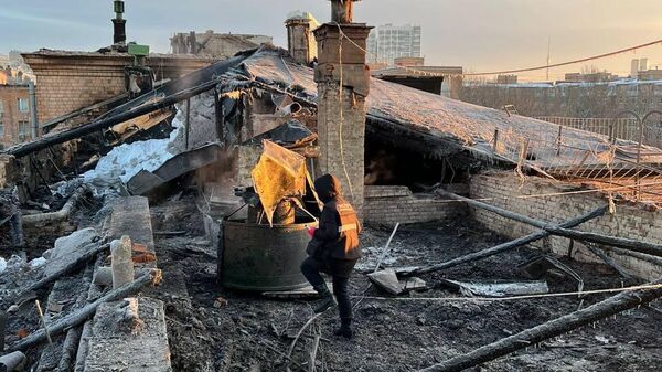 Последствия пожара в жилой шестиэтажке в Москве у станции метро Аэропорт