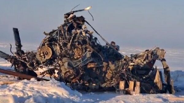 Со дна Онежского озера подняли Ми-8, потерпевший крушение 4 февраля. Кадры СК РФ