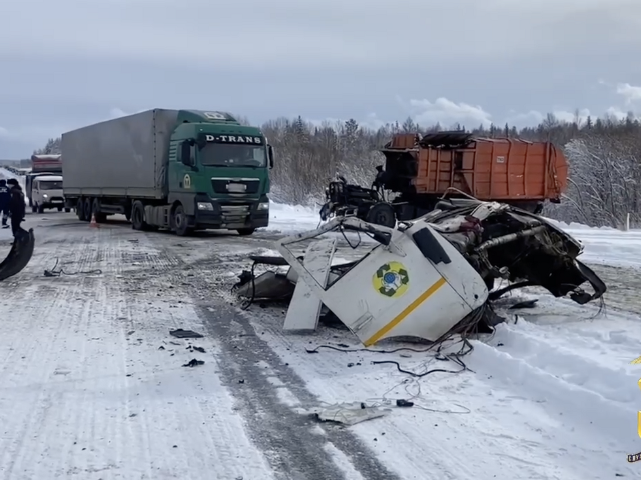 В Приангарье произошло смертельное ДТП с тремя большегрузами - РИА Новости,  11.02.2024