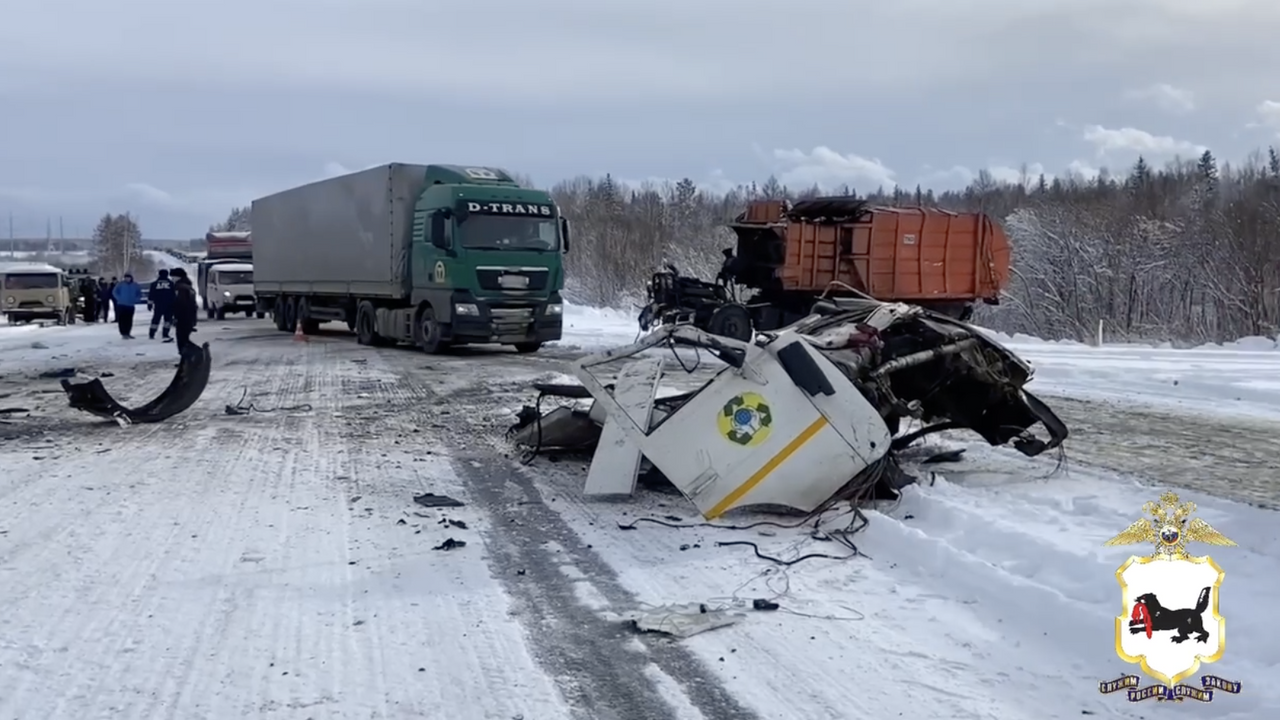 В Приангарье произошло смертельное ДТП с тремя большегрузами - РИА Новости,  11.02.2024