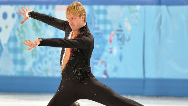 Евгений Плющенко (Россия) выступает в короткой программе мужского одиночного катания командных соревнований по фигурному катанию на XXII зимних Олимпийских играх в Сочи