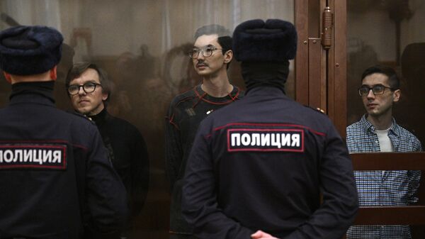 Кирилл Суханов, Ариан Романовский и Тамерлан Бигаев во время оглашения приговора в Хамовническом суде Москвы