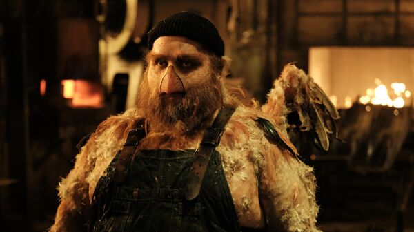 Дмитрий Красилов (Пухляш) в образе Жар-птицы во втором сезоне сериала Сергий против нечисти. Яга