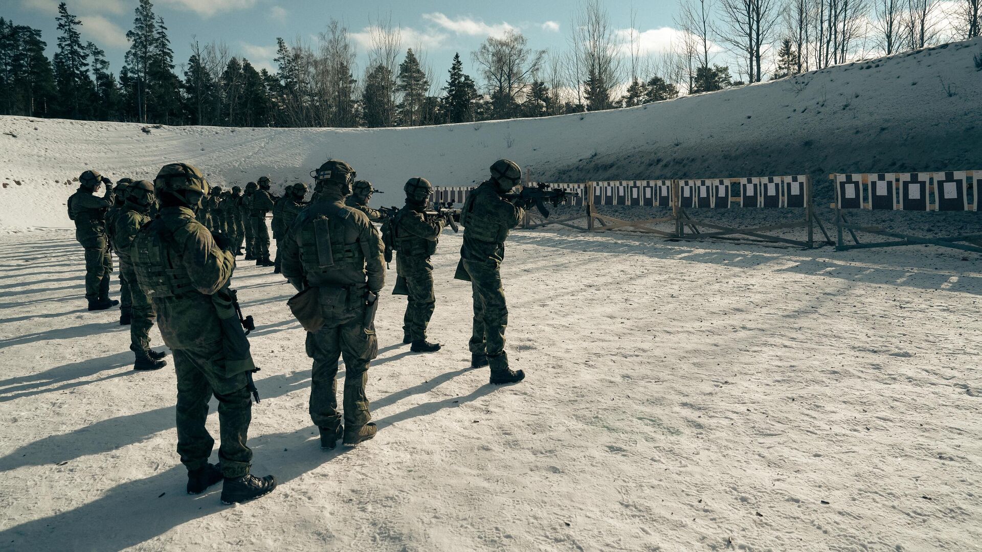 Финские резервисты на стрельбище во время учений на военной базе Сантахамина в Хельсинки - РИА Новости, 1920, 14.02.2024