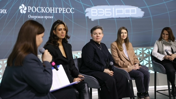 Участники экспертной сессии в павильоне ВЭБ.РФ Города для жизни сбываются на Международной выставке-форуме Россия