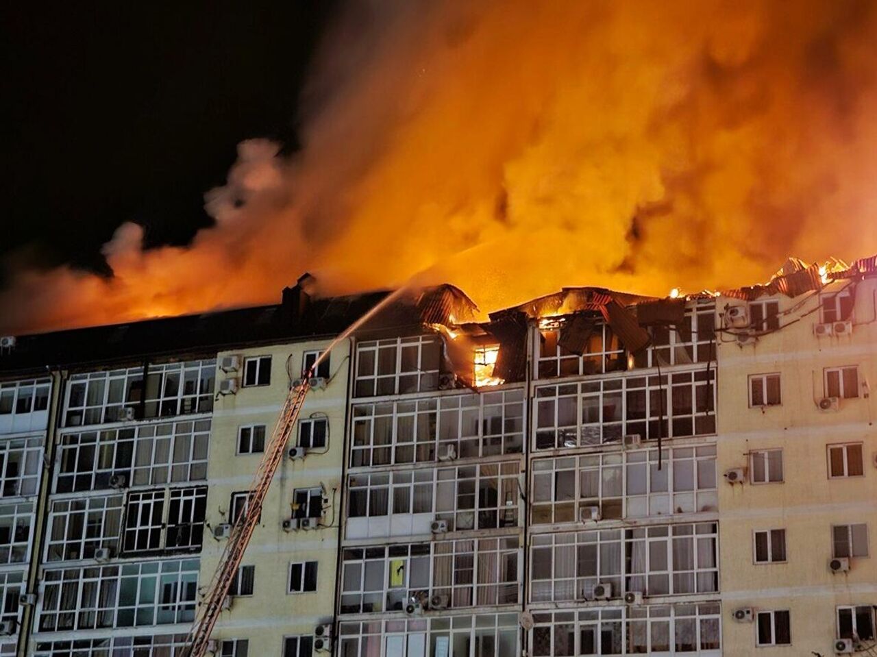 В Анапе локализовали пожар в многоэтажном доме - РИА Новости, 13.02.2024