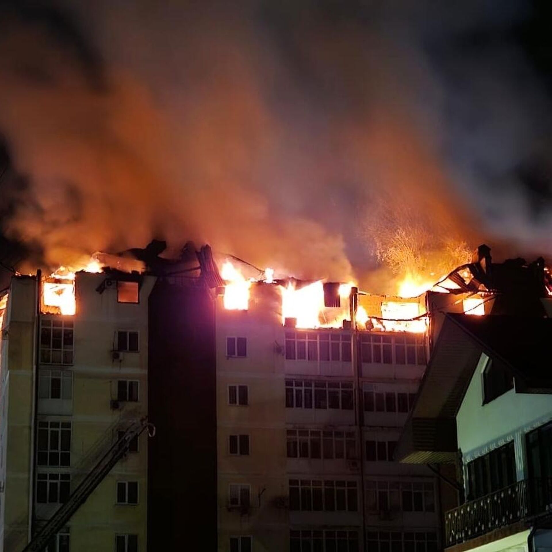 В горящем жилом доме в Анапе пострадали 32 квартиры - РИА Новости,  13.02.2024