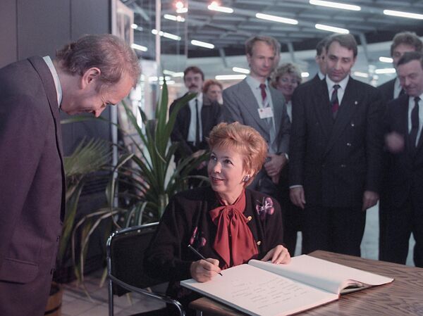 Раиса Максимовна Горбачева в берлинском планетарии Раиса Максимовна Горбачева в берлинском планетарии