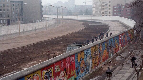 Вид на Берлинскую стену со стороны Западного Берлина. 1986 год