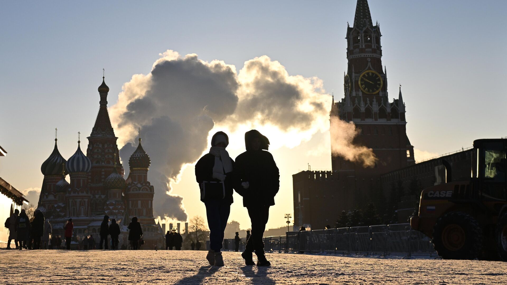 Люди в морозный день на Красной площади в Москве - РИА Новости, 1920, 15.02.2024