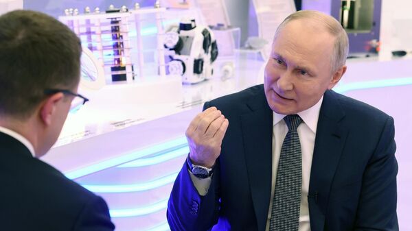 Президент РФ Владимир Путин ответил на вопросы журналиста Зарубина