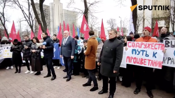 Марш против денонсации соглашений страны с СНГ, организованный партией Возрождение в Кишиневе. 15 февраля 2024