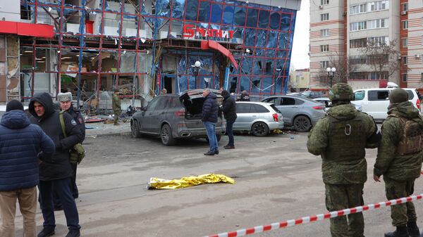 Торговый центр, поврежденный в результате ракетной атаки со стороны ВСУ по Белгороду