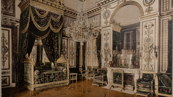 Парадная спальня Наполеона I во дворце Фонтенбло, фотостудия Photoglab Company, Цюрих, конец XIX в., фтолитография
