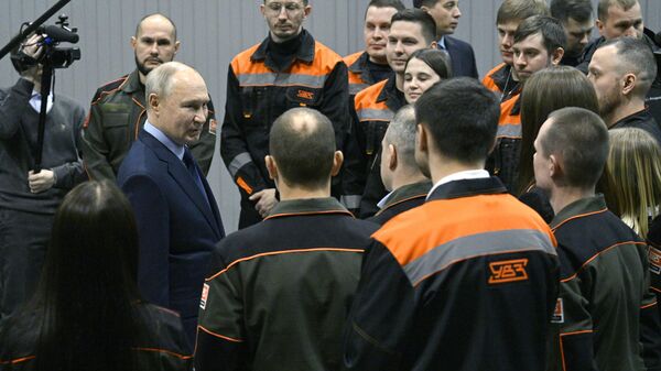 Путин на предприятиях в Свердловской области