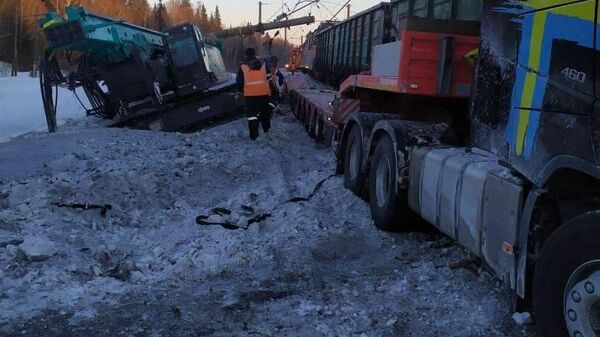 Место происшествия, где произошло столкновение поезда и грузовика в Пермском крае