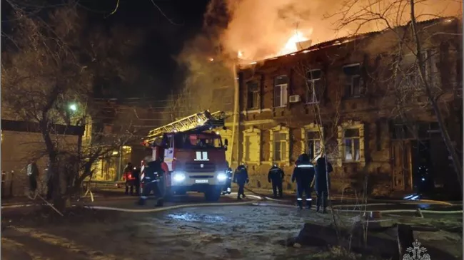Пожар на площади Шаумяна в Астрахани