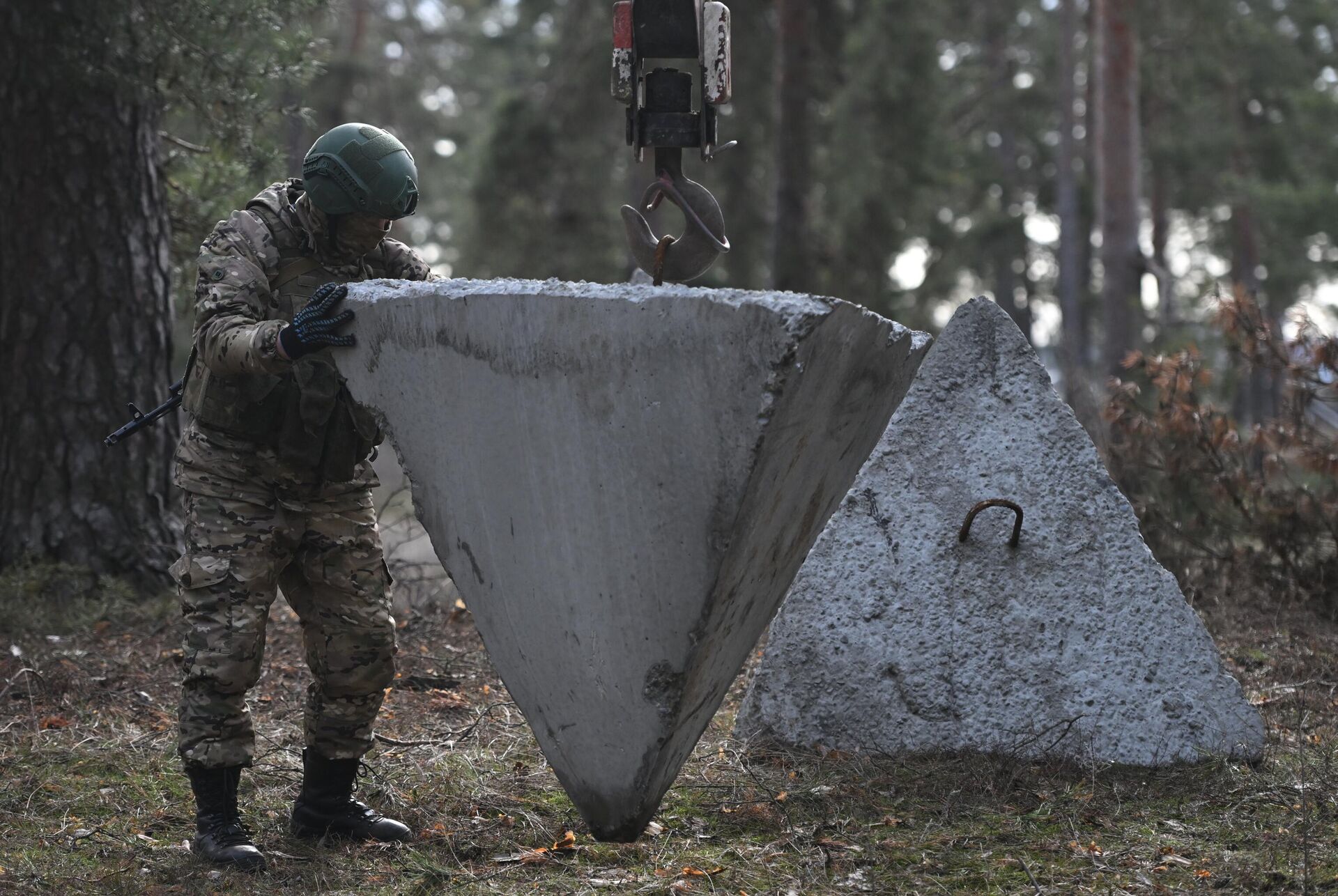 Работа военных инженеров ЦВО в зоне СВО - РИА Новости, 1920, 05.03.2024