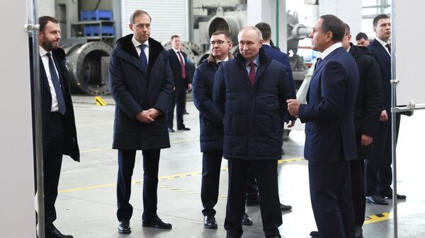 Президент РФ Владимир Путин посещает Челябинский кузнечно-прессовый завод