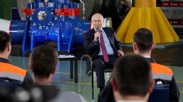 Владимир Путин проводит встречу со студентами и работниками предприятий Челябинской области