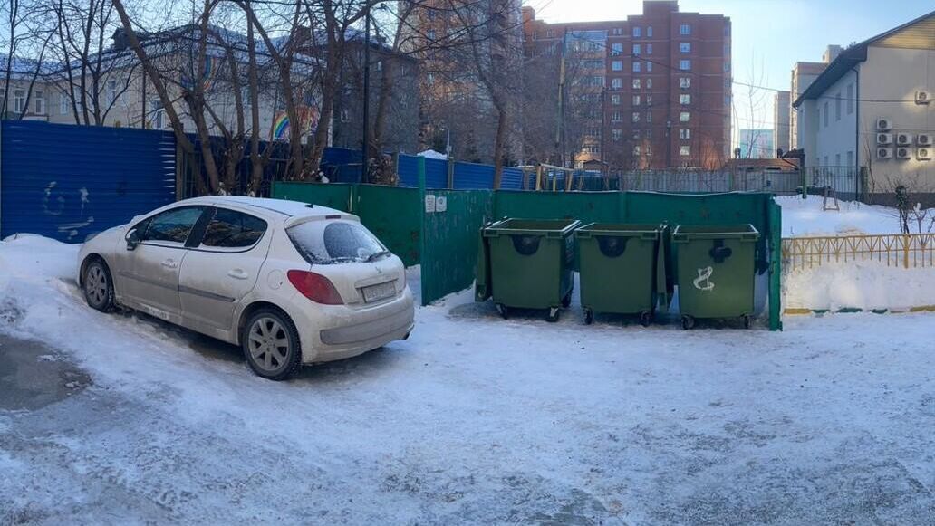 Территория у дома в Железнодорожном районе Новосибирска, где был обнаружен новорожденный - РИА Новости, 1920, 17.02.2024