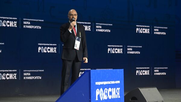 Председатель комитета Государственной Думы РФ по науке и высшему образованию Сергей Кабышев на  выставке-форуме Россия