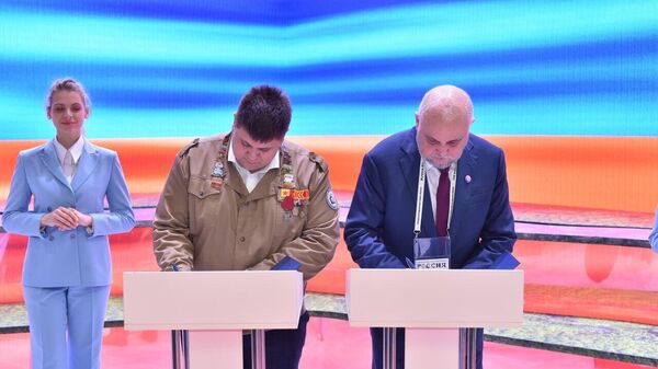 Губернатор Кузбасса Сергей Цивилев подписал соглашение о сотрудничестве с Российскими студенческими отрядами