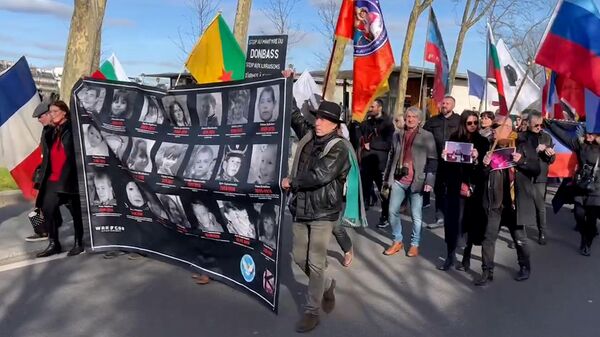 Акция в Париже в память о детях, погибших в Донбассе