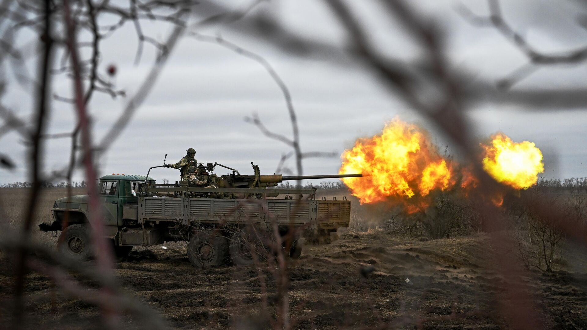 Боевая работа огневых расчетов в зоне проведения специальной военной операции - РИА Новости, 1920, 27.02.2024