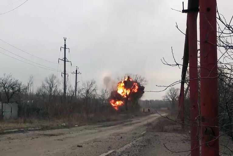 Разминирование дорог и зданий в Авдеевке военнослужащими инженерных подразделений группировки войск Центр