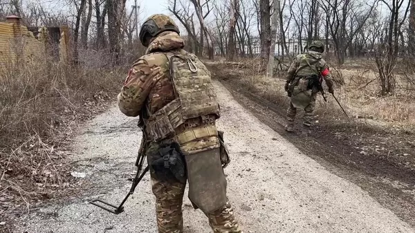 Разминирование дорог и зданий в Авдеевке военнослужащими инженерных подразделений группировки войск Центр Разминирование дорог и зданий в Авдеевке военнослужащими инженерных подразделений группировки войск Центр