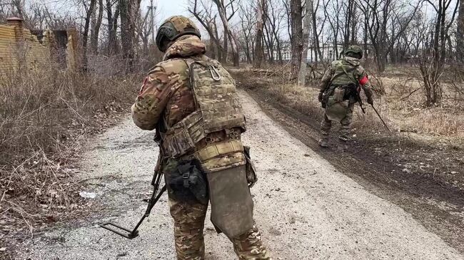 Разминирование дорог и зданий в Авдеевке военнослужащими инженерных подразделений группировки войск Центр