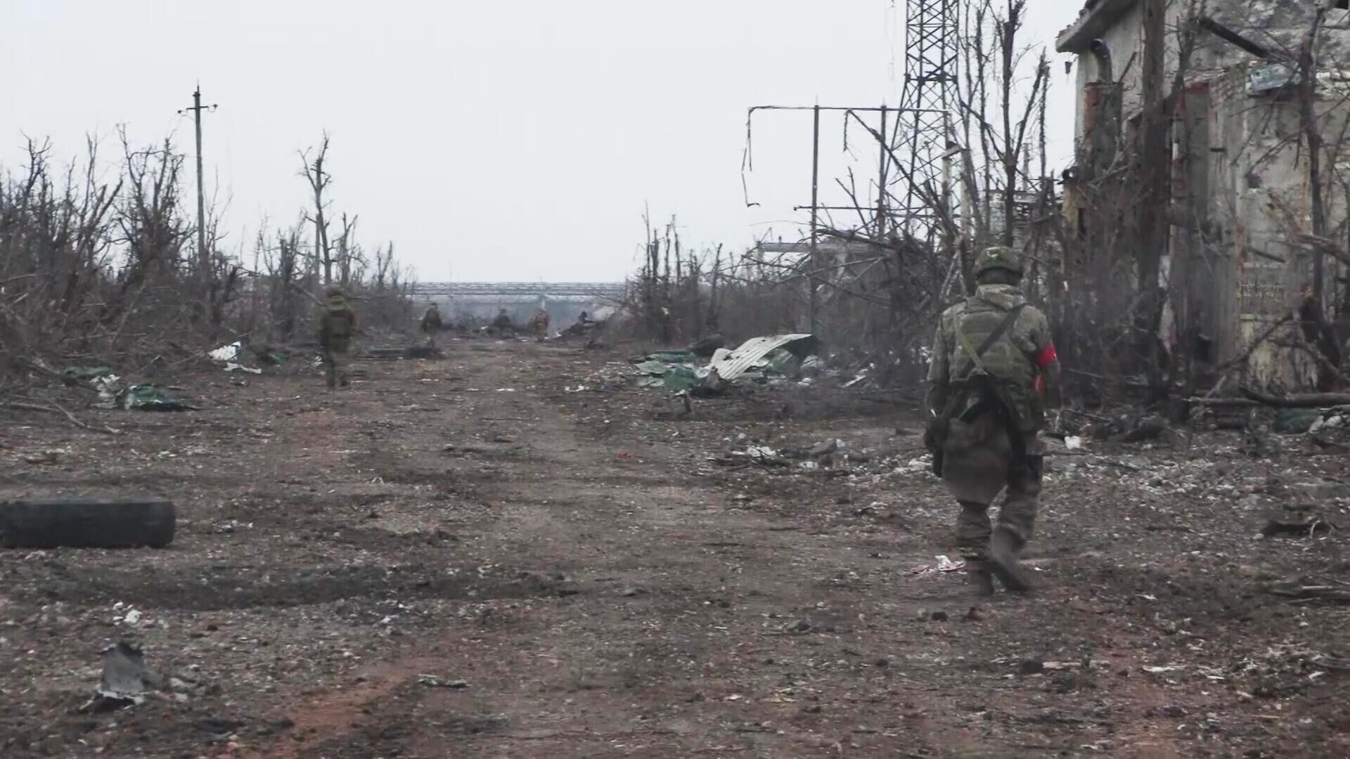 Разминирование дорог и зданий в Авдеевке военнослужащими инженерных подразделений группировки войск Центр - РИА Новости, 1920, 22.02.2024