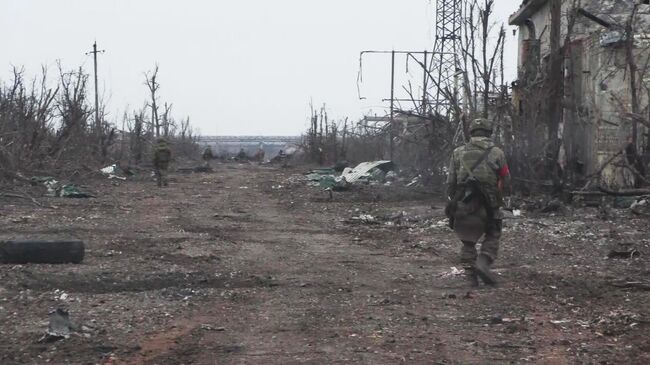 Разминирование дорог и зданий в Авдеевке военнослужащими инженерных подразделений группировки войск Центр