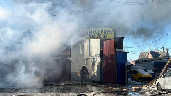 Пожар в здании автосервиса в поселке Бугры в Ленинградской области. 19 февраля 2024