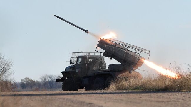 Реактивная система залпового огня Град в зоне проведения специальной военной операции. Архивное фото