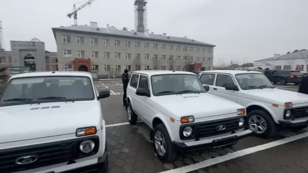 Автомобили Нива, переданные военному комиссариату Чечни Дмитрием Медведевым 