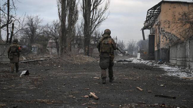 Военнослужащие Центрального военного округа на территории освобожденной Авдеевки