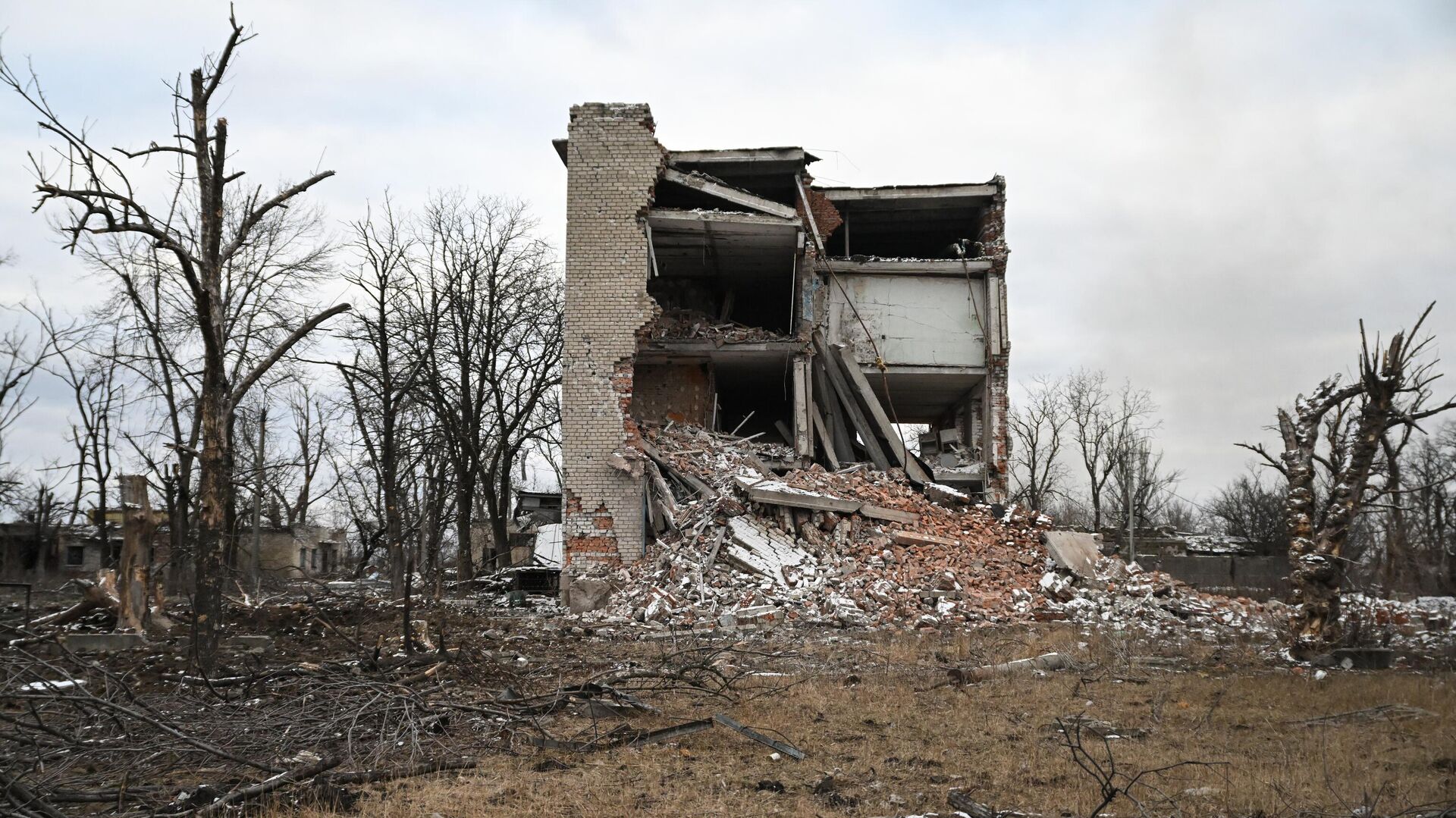 Разрушенное здание в Авдеевке - РИА Новости, 1920, 20.02.2024