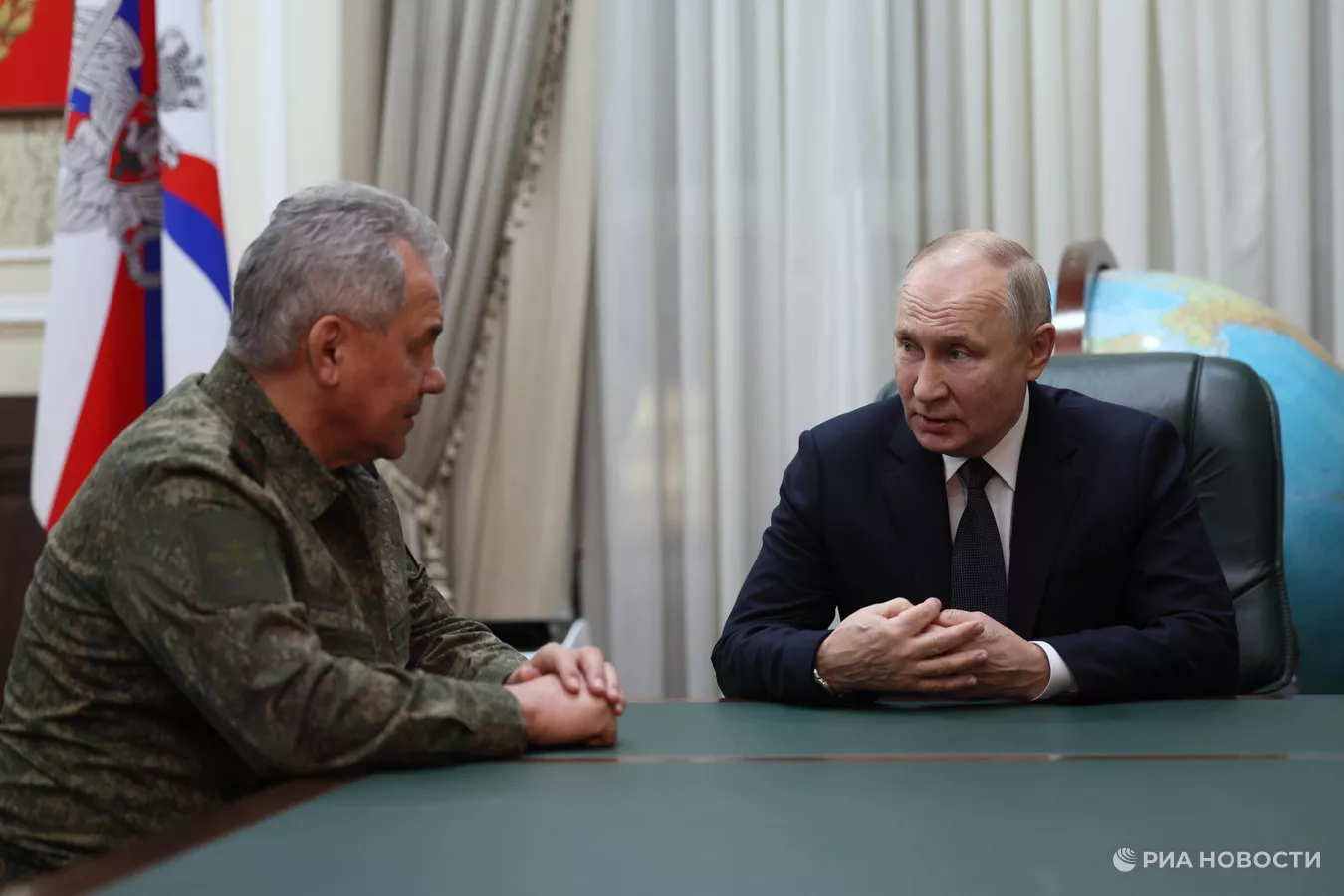 Путин поздравил Шойгу с победой в битве за Авдеевку