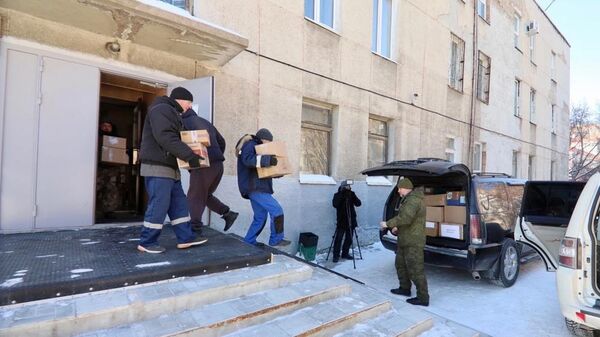 Омские школьники собрали посылки для солдат в зоне СВО к 23 февраля