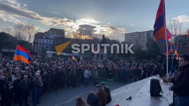 Митинг в Ереване с требованием отставки Пашиняна