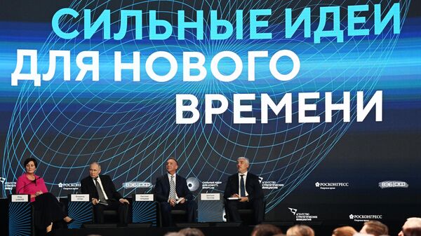 Президент РФ Владимир Путин принимает участие в форуме Сильные идеи для нового времени