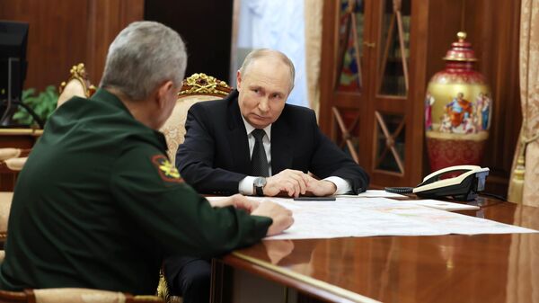 В Кремле ответили на вопрос о контактах  Путина с Шойгу