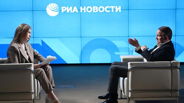 Оппозиционный украинский политик, председатель совета движения Другая Украина Виктор Медведчук дает интервью агентству РИА Новости