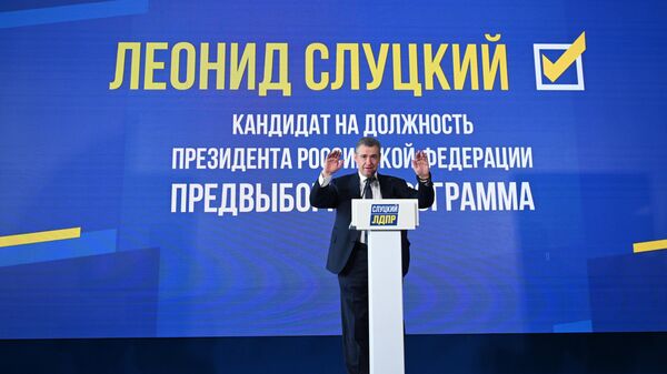 Кандидат от фракции ЛДПР на выборах президента РФ Леонид Слуцкий выступает на презентации своей предвыборной программы в Москве