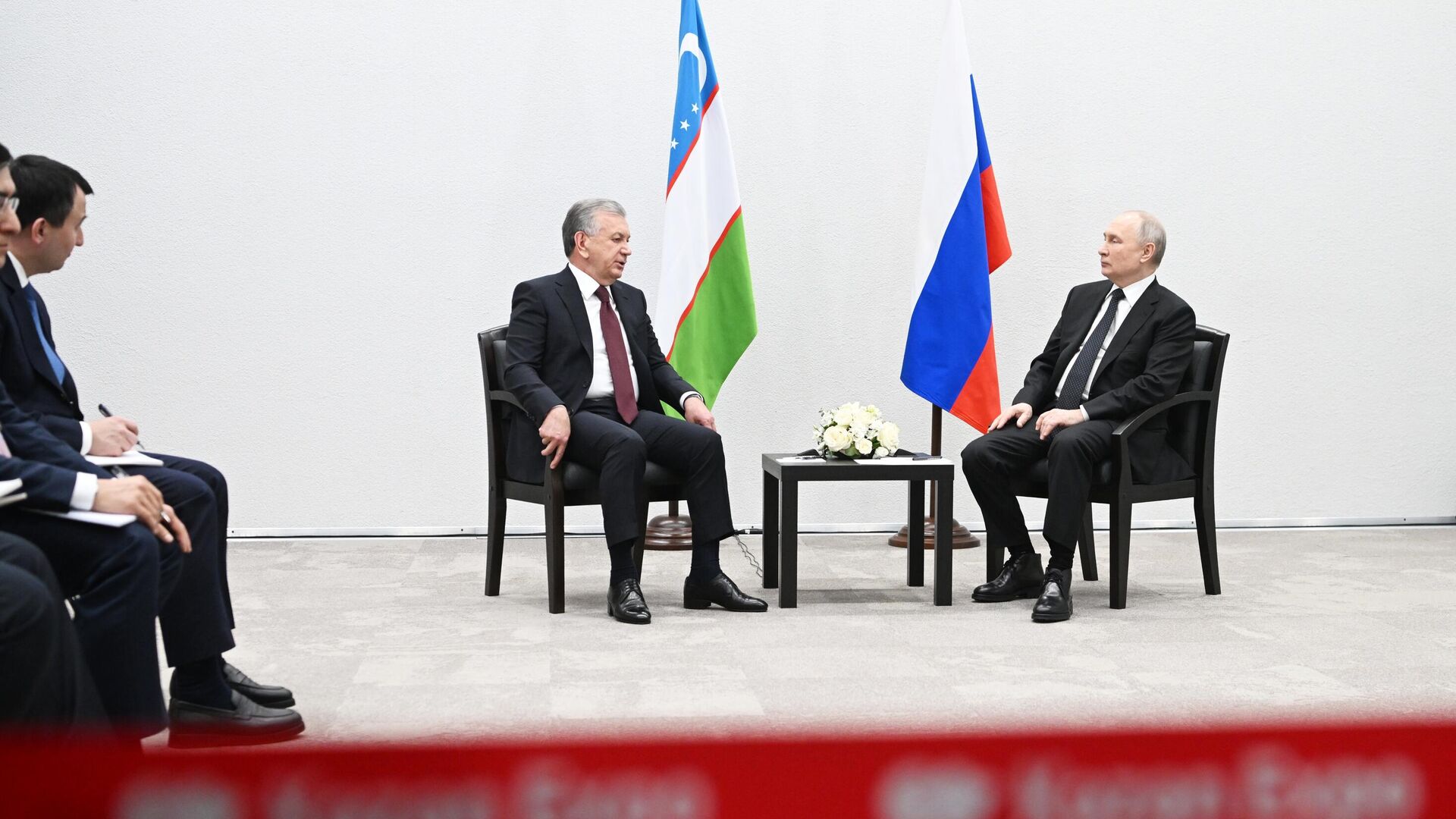 Президент РФ Владимир Путин и президент Узбекистана Шавкат Мирзиеев во время встречи в Казани1