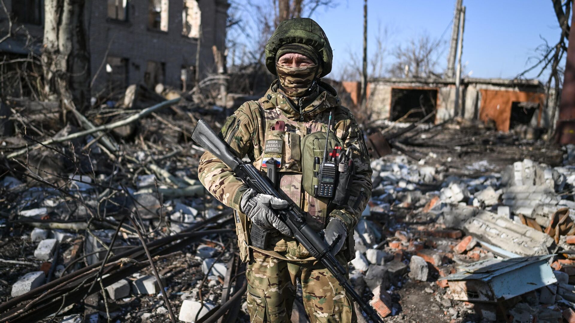 Боец 55-й мотострелковой бригады ЦВО на зачистке Авдеевки - РИА Новости, 1920, 22.02.2024