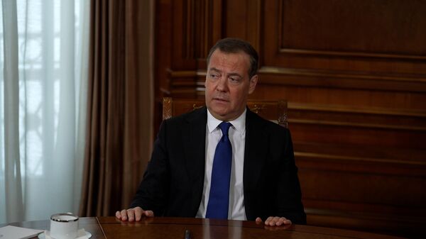 Медведев: В ближайшие десятилетия нормальных отношений с США не будет