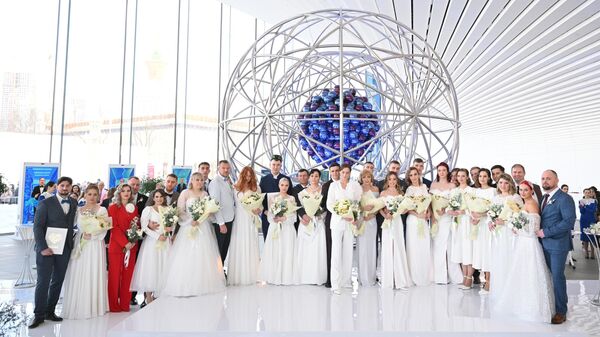 Торжественная церемония бракосочетания 16 пар молодоженов-работников атомной отрасли из 10 городов нашей страны – от Москвы до Мурманска